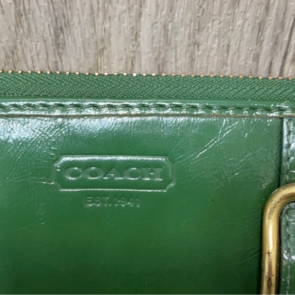 *RARE* Coach Vintage Green Zip-around Wallet “Zoe” - Picture 2 of 8